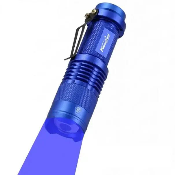 Akce Svítilna s modrým světlem 92 x 26 mm Kompaktní LED svítilna AA nebo 14500 baterie Přenosná svítilna pro outdoor a noční použití