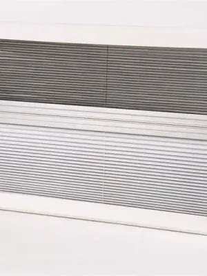 Akce Vnitřní roleta v rámu CARBEST pro okna RW STYLE 700x400 mm (bílý hliníkový rámeček, zatemnění, síť proti hmyzu)
