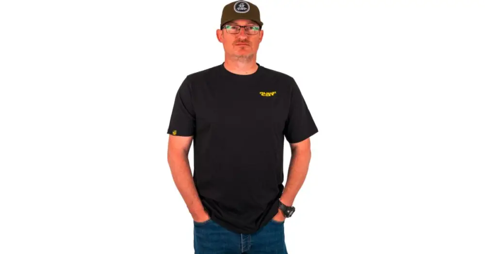 Black Cat Tričko Chase Dreams Black Tee Nejprodávanější
