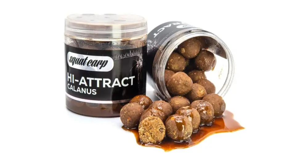 Cenová Bomba Squat Carp Boilies v Dipu Hi-Attract Calanus 220 g - 20 mm